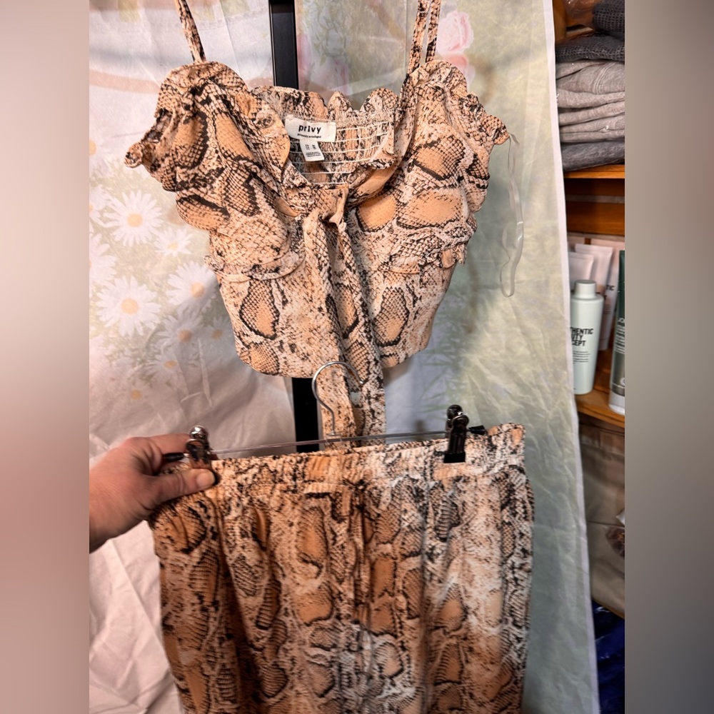 Privy Tan and Black Textured Skirt tan snakeskin 2 piece new from the Buckle med